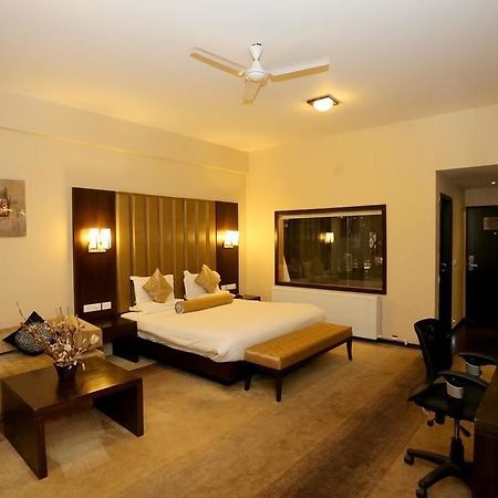 Hotel Pine Spring Wazir Bagh Srīnagar エクステリア 写真