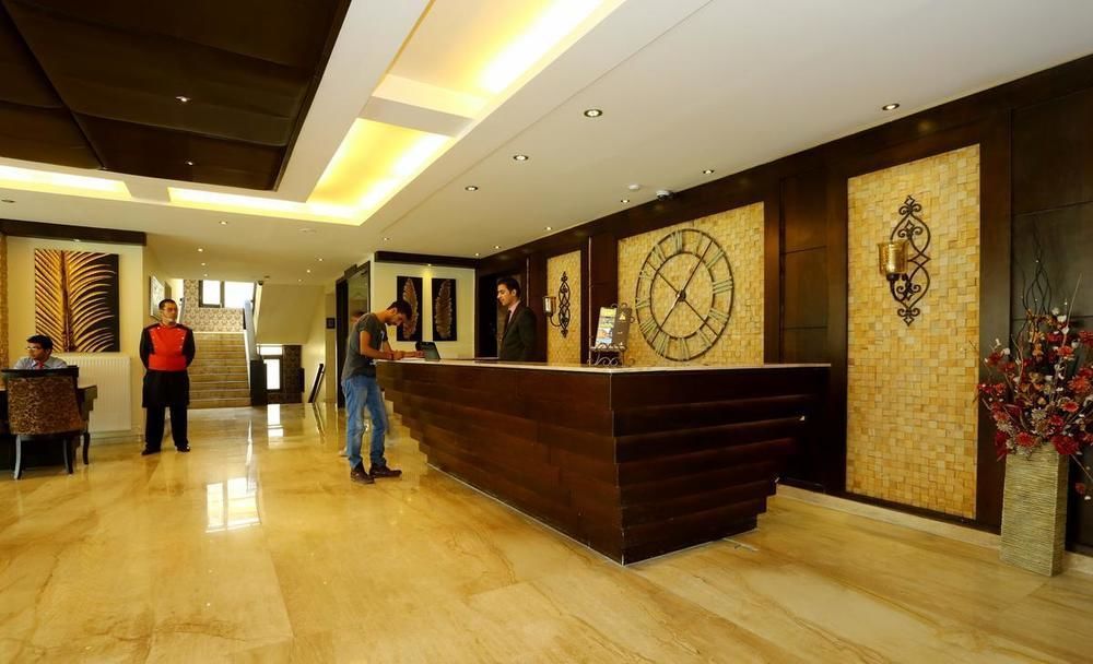 Hotel Pine Spring Wazir Bagh Srīnagar エクステリア 写真