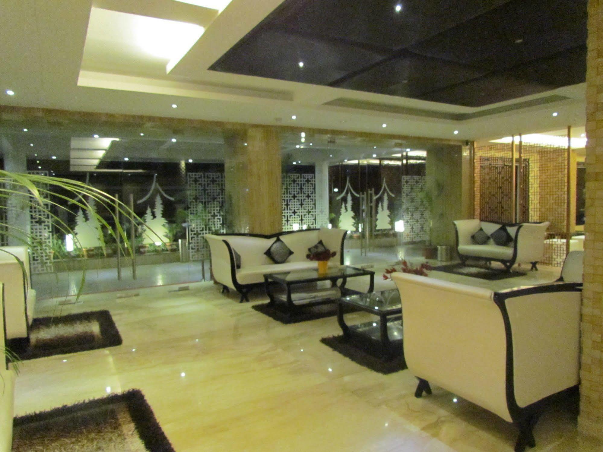 Hotel Pine Spring Wazir Bagh Srīnagar エクステリア 写真