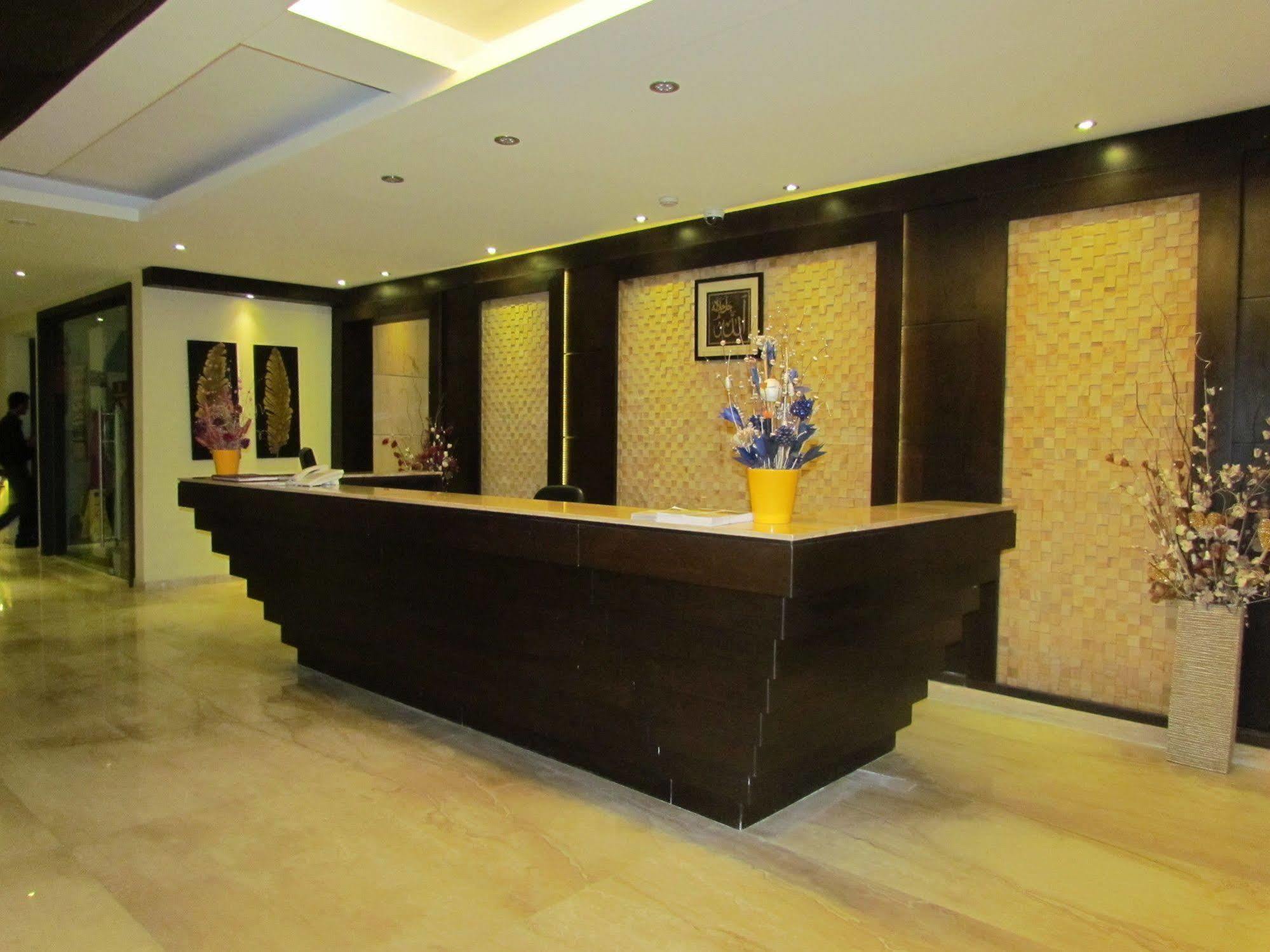Hotel Pine Spring Wazir Bagh Srīnagar エクステリア 写真
