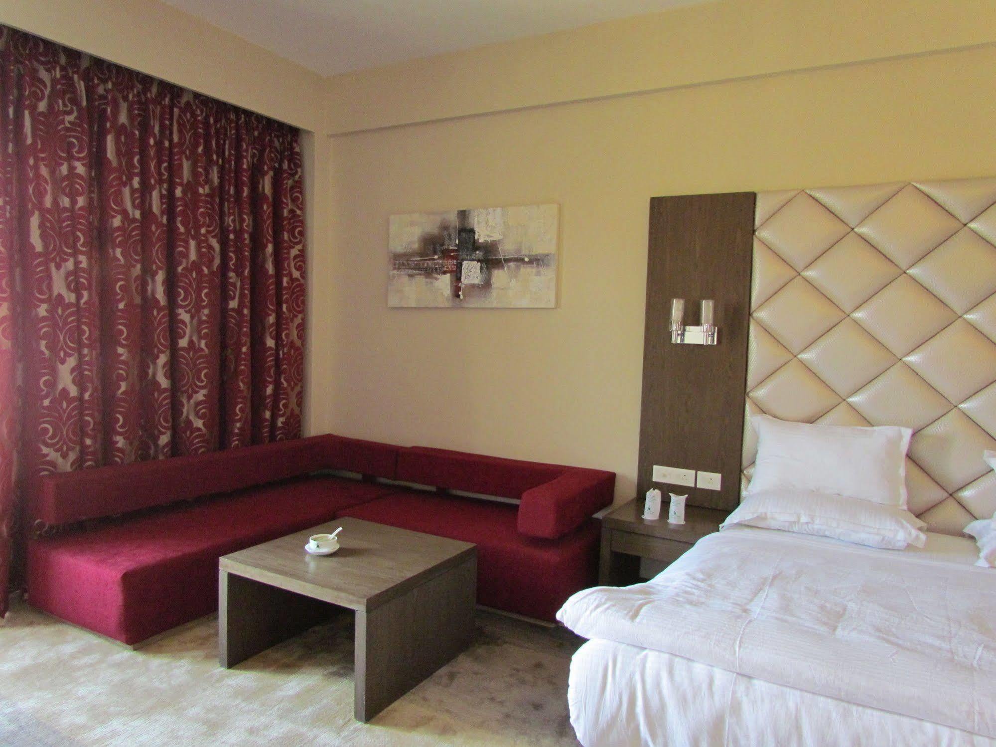 Hotel Pine Spring Wazir Bagh Srīnagar エクステリア 写真