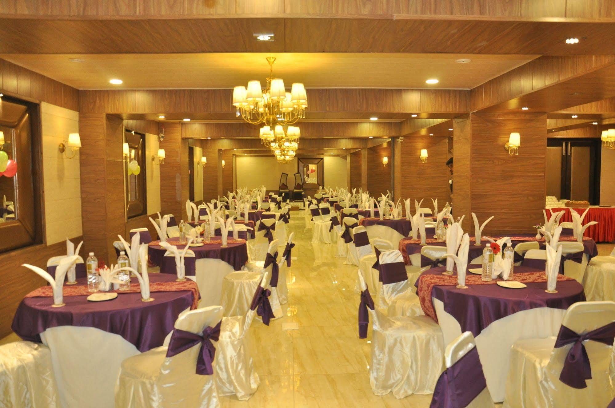 Hotel Pine Spring Wazir Bagh Srīnagar エクステリア 写真