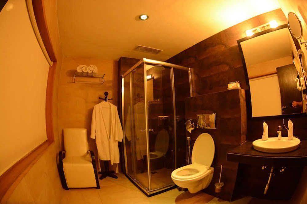 Hotel Pine Spring Wazir Bagh Srīnagar エクステリア 写真