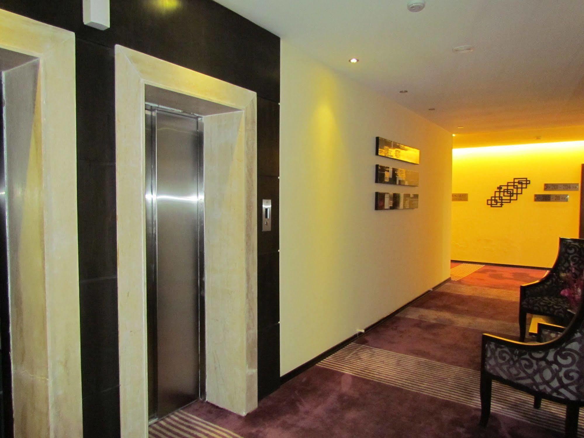 Hotel Pine Spring Wazir Bagh Srīnagar エクステリア 写真