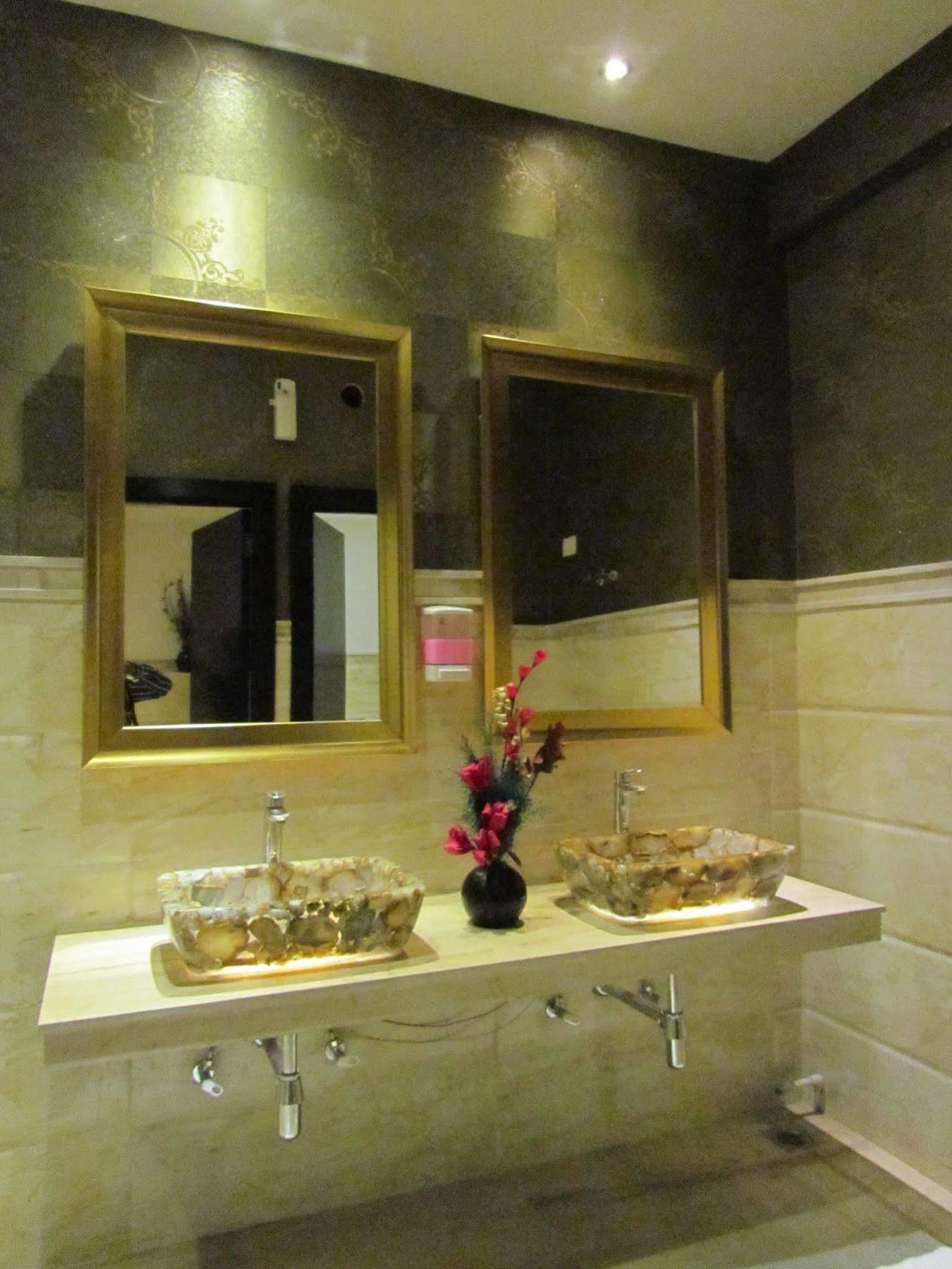 Hotel Pine Spring Wazir Bagh Srīnagar エクステリア 写真
