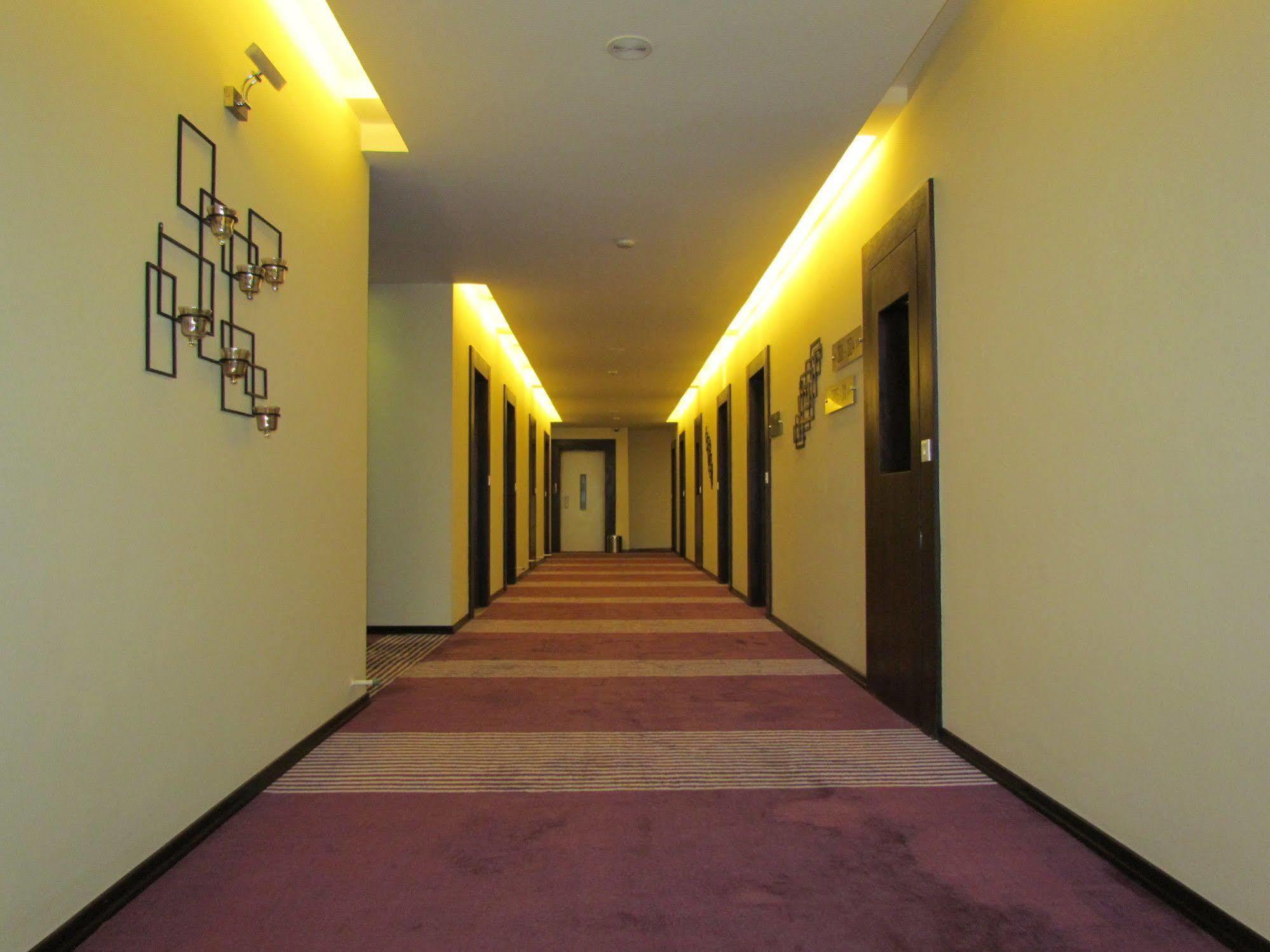 Hotel Pine Spring Wazir Bagh Srīnagar エクステリア 写真